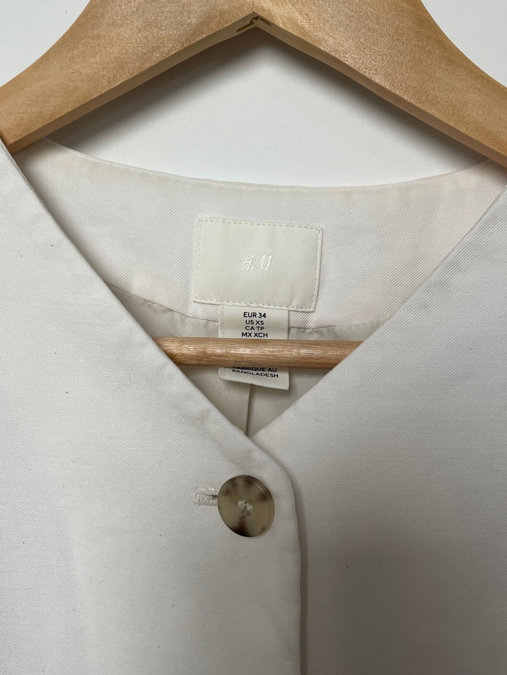 H&M Cream Sleeveless Button-Front Vest - Picture 2 of 2